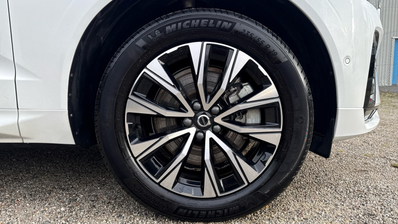 Volvo XC60 2.0 B5P Plus Dark 5dr AWD Geartronic Petrol Estate